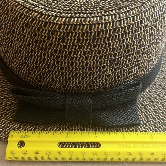 Beige/black straw hat. With a black bow. - Picture 8 of 11